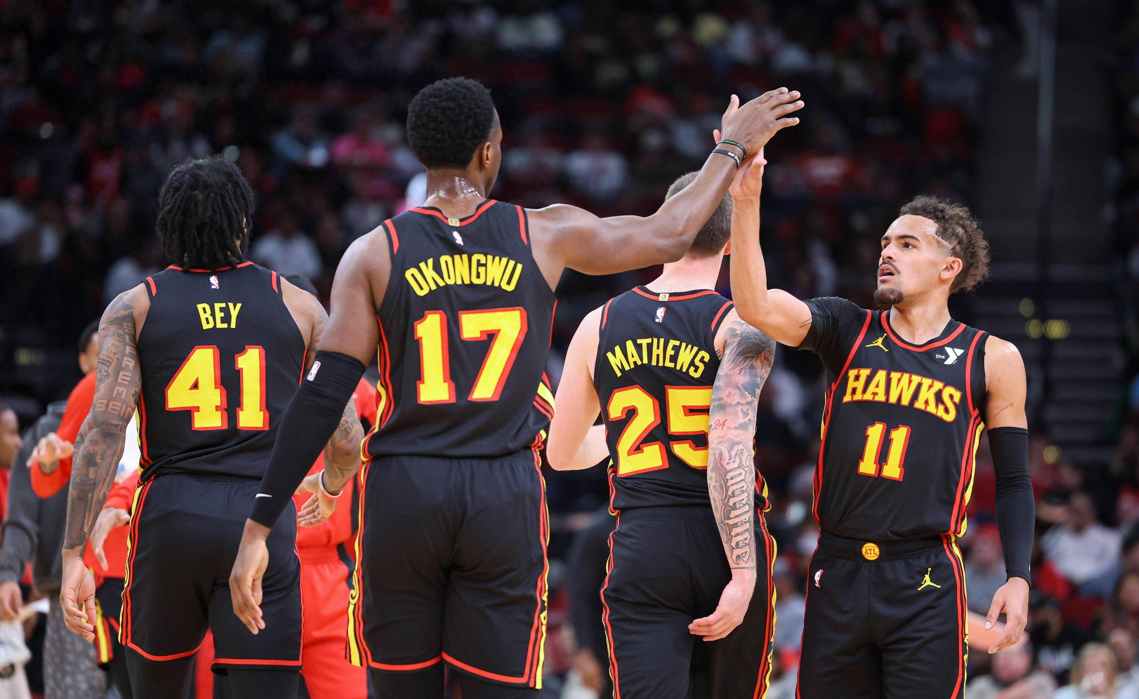 包含亚特兰大老鹰训练开放日,转会期刷新队史纪录引观众欢呼,欧篮联在即,年轻球员获得机会的词条 包含亚特兰大老鹰训练开放日,转会期刷新队史纪录引观众欢呼,欧篮联在即,年轻球员获得机会的词条